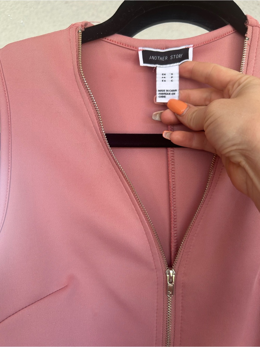 Sleeveless Zip-Front Pink Bodycon Dress - Picture 3 of 4